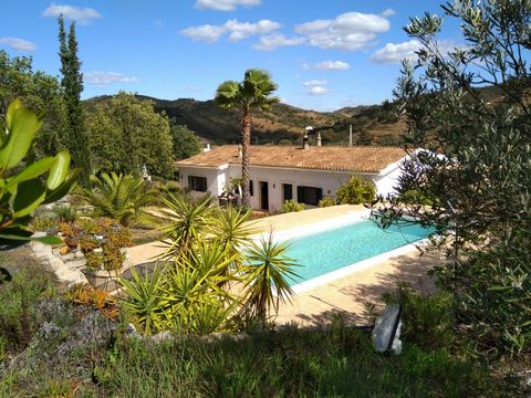 For sale direct from the owners! This charming country home is located a short drive from the village of Santa Catarina which is, in turn, between Tavira and Faro, Portugal. The beautiful home offers an escape from the hustle and bustle of modern lif...