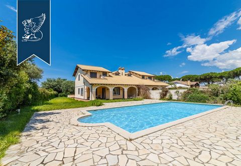 This luxury villa with stunning swimming pool for sale is located in the vicinity of Viterbo. This property has two floors, sprawls over roughly 300 m² in total and has been designed with high-quality materials. The entrance hall leads to a spacious ...