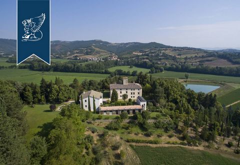 This elegant villa for sale is located in Città di Castello, province of Perugia and overlooks Umbria's rural landscapes. This famous municipality encompasses this villa, which has been built in the 15th century, since then it has been refurbish...