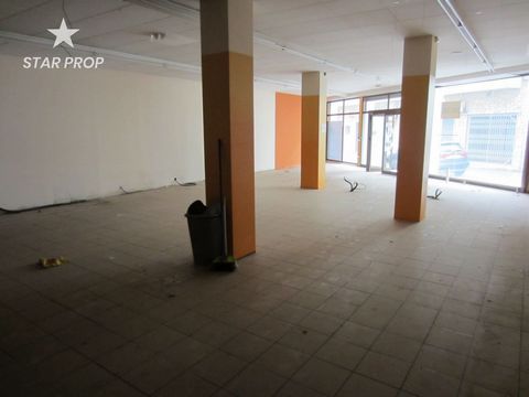 STAR PROP, with an impeccable trajectory in the real estate market, is proud to present to you this spacious and vibrant place right in the heart of Llançà. Strategically located, this commercial space has all the necessary characteristics to carry o...