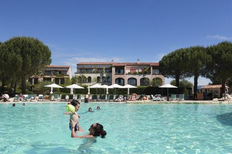 You'll like In the village Dominating the Durance Valley, Pont Royal holiday village is pedestrian and spreads across 440 acres facing the Lubéron massif. A leisure area (Vallée des Loisirs) with giant slides, farm, and crazy golf sits in the 440 acr...