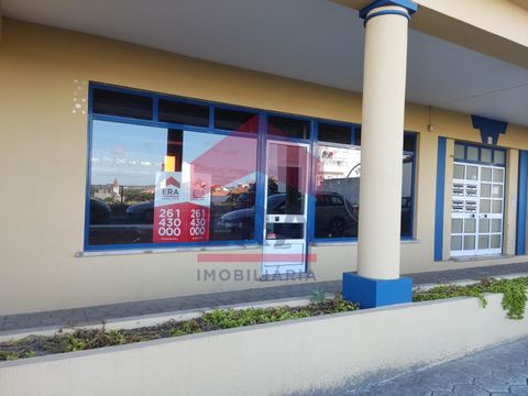 Shop in the center of Bombarral. Close to schools, services and commerce. It has two large storefronts. For more information or to schedule your visit, contact us on the number: (phone hidden) Call to the national fixed network) *The information prov...