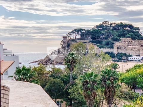 This recently built penthouse is located in a privileged area just a step away from the beach the beautiful Tossa de Mar castle and all kinds of services and restaurants The penthouse has a total of 3 bedrooms all of them exterior and with builtin wa...