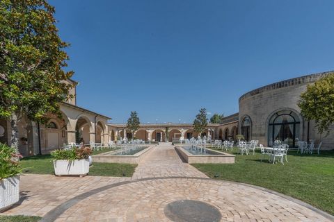 PUGLIA - BARI - ALTAMURA - GRECIULLI DISTRICT In the heart of Puglia, a 17th century fortified farmhouse is offered for sale, carefully renovated with typical materials, located on the Murge plateau, on the border with Basilicata and bordered by the ...