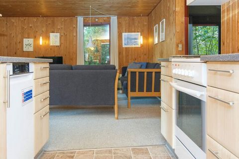 Holiday cottage with carpets. The house is located on a secluded plot with lawn approx. 300 m from the ocean. There is a large, partly covered terrace facing south as well as a terrace to the east. There are various activities on the nearby camp site...