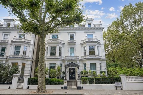 Sotheby’s International Realty are proud to present a stunning large two bedroom apartment with outside space located in the illustrious Holland Park. This captivating duplex apartment possesses a private entrance and the added convenience of a desig...