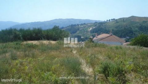 Plot with all infrastructures, possibility of construction, good location and excellent sun exposure. Ref.:MC03472. FEATURES: Plot Area: 400 m2 Area: 400 m2 Area: 400 m2 Energy Efficiency: Exempt ENTREPORTAS Founded in 2004, the ENTREPORTAS group wit...