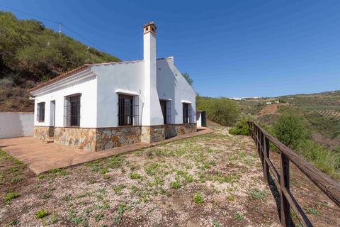 Amid the rolling hills just outside the village of Colmenar lies this newly built house, yet to be finished. The house was built in 2008 on a 10,000 m2 plot. The house has never been lived in but is in very good condition and has 2 bedrooms, 1 bathro...