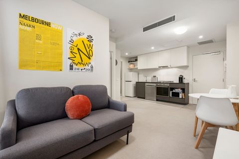 Los modernos apartamentos están situados en el centro y ofrecen un entorno de vida lujoso. Ubicado en el piso 25 con vistas al horizonte de Melbourne. Cerca de la parada de tranvía con acceso directo a los servicios de Melbourne, como Spencer, Collin...