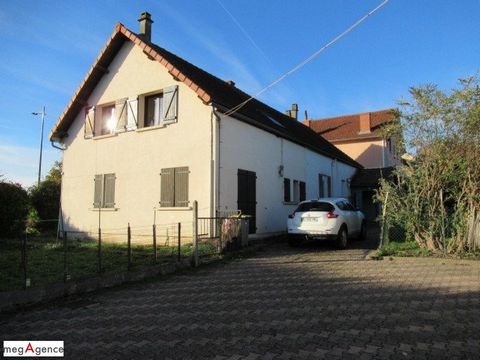 House to renovate + rented house, garden, 3 garages, well. Announcement (French) (453/900)? : Ideal investor or first purchase in St Germain des Fossés with all amenities: House rented €500/month composed of 3 bedrooms, kitchen, living room, bathroom...