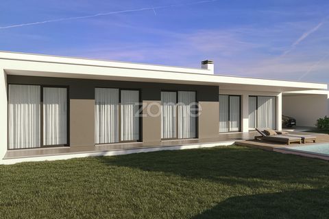 Identificação do imóvel: ZMPT557147 Modern 3-bedroom villa in the 'Nazaré Waves' condominium. An excellent housing development designed for enjoying the countryside but close to the beaches. It is in the initial stages of construction and consists of...