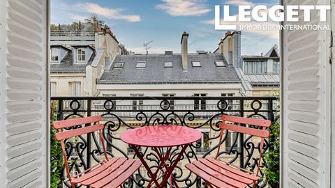 A25362MAG75 - PARIS 9e - Metro Havre Caumartin or Montmartre Gare St Lazare- 5 Rooms (T5) - 132 m2 + Balcony - Energy label class F - 2 steps from Galeries Lafayette and Gare Saint Lazare. In the heart of a very well-maintained freestone building. A ...