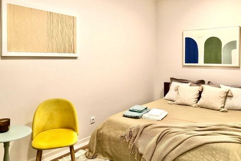 This is a modern apartment in the historic centre of the City of Torres, a few metres from the Torres Vedras Castle. This wonderful and recently renovated apartment has all the comforts for a group of a maximum of 4 people, with two double bedrooms a...
