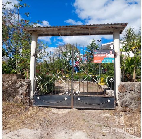 Beautiful QuintaLocated from where La Pedrera was 300 meters west Total area 2 blocks Consists of residential house House for caretaker Fruit trees Ideal for business tourist center Documents in order Price $ 125000