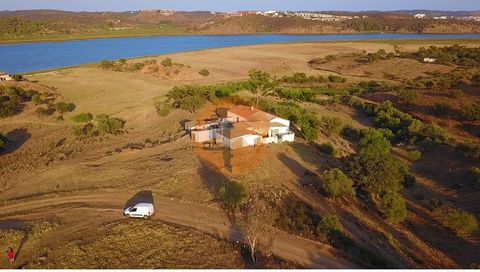 Unique Opportunity: Enjoy Paradise in Corte Nova, Azinhal, Castro Marim Discover a hidden gem on the banks of the Guadiana River with this incredible 284,600m2 plot, composed of 3 urban articles, offering a unique investment opportunity. Ideal for ru...