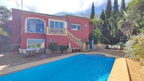 Large detached villa with a fully walled plot, overlooking Denia and the castle with the sea beyond and the beautiful Montgo mountain and natural park. This spacious family villa is situated in a quiet street close to the coastal town of Denia. Outsi...