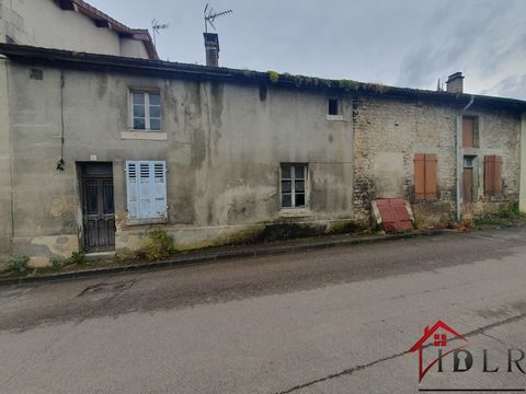 EXCLUSIVELY!! Ideal for a future investor, Only 5 minutes from St Dizier, I offer two terraced houses to restore of 62 and 64 m2 serviced, with electric heating, a vaulted cellar and sanitation at the mains drainage. For more information, contact Gré...