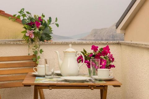 Guest-house in Baska 100 meters from the sea! Official category is 3*** stars. The property offers 2 beautiful charming studios and 2 apartments ideal for families, couples or friends. Upper floor apartments benefit sea views. Apartments are fully fu...