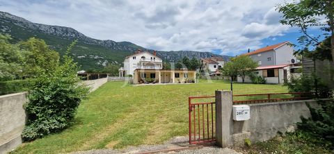 Location: Primorsko-goranska županija, Vinodolska Općina, Tribalj. Questa bella casa indipendente si trova nel pittoresco villaggio di Tribalj e vanta un ampio giardino. La proprietà comprende una casa principale, un edificio ausiliario che funge da ...