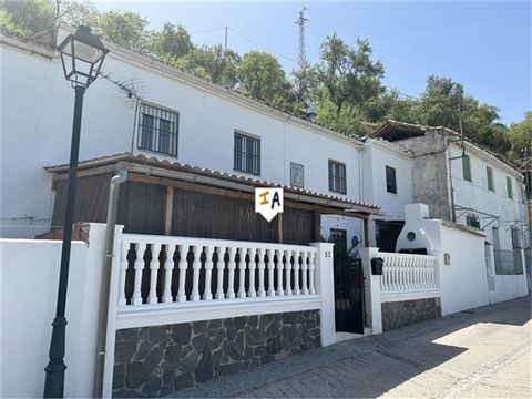 Dieses Reihenhaus mit 5 Schlafzimmern und 3 Bädern befindet sich in erhöhter Lage am Rande der historischen Stadt Alcala la Real im Süden der Provinz Jaén in Andalusien, Spanien. Das Haus liegt an einer breiten, ebenen Straße mit Parkplätzen auf der ...