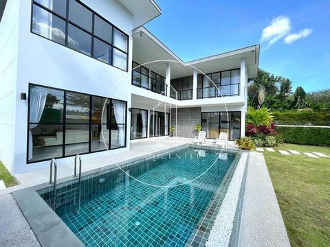 Acquisizione immobiliare di una villa di buone dimensioni a Phuket su Thalang. Lo spazio interno è composto da 3 camere da letto e una zona cucina, doppio soggiorno. Per il vostro benessere, la villa dispone di 4 bagni che vi assicurano un ulteriore ...