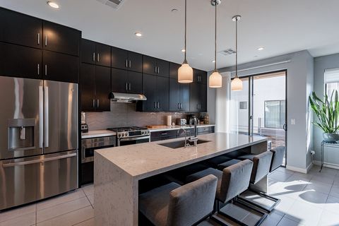 Nestled within the heart of Old Town Scottsdale, Aerium Encore stands as a luxury retreat with urban sophistication. The expansive living spaces seamlessly connect, providing a perfect canvas for both relaxation and entertainment. The kitchen, a culi...
