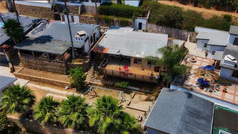 Maison avec vue sur l’océan à Rancho Packard, Baja Ensenada, Mexique Emplacement : Rancho Packard, Baja Ensenada, Mexique Durée du bail : 300 $/mois ou 3 600 $/an Aperçu de la propriété : Nichée dans la communauté sereine de Rancho Packard, cette mai...