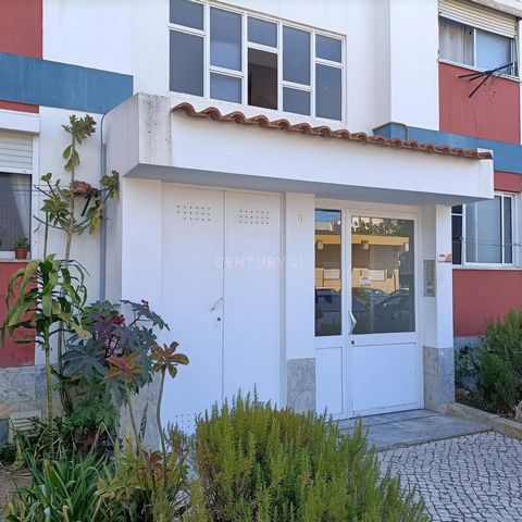 Are you looking for a new home in the center of Portimão, where convenience and comfort meet? We have the perfect solution for you: a spacious 3-bedroom apartment, located in one of the city's most privileged spots. This renovated 85m² apartment, wit...