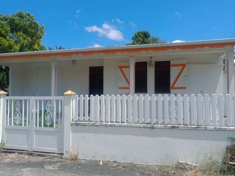 Votre Agence HOME FOLIES vous propose cette maison de ville de type F4 de plain pied située en centre ville de Basse Terre. Elle est composée de *2chambres, *1 salle de bain et son WC, *1 séjour donnant sur la cuisine, *2 terrasses, *1 bureau et *1 g...