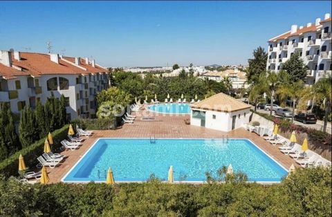 Appartement d' une chambre, à Tavira. Cet appartement est très cosy et offre tout le confort et la commodité que vous recherchez. L'appartement est orienté sud et bénéficie de beaucoup de soleil. Le salon a accès à un balcon avec vue panoramique. Dan...