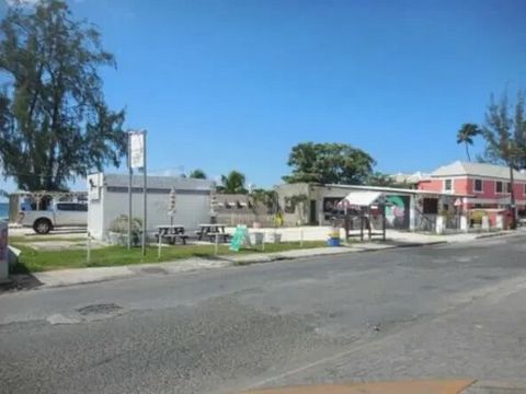 Het onderwerp is een woning aan het strand, centraal gelegen in Hastings met een structuur en verbeteringen daaraan. De structuur op het terrein is gerenoveerd en is momenteel in winkelgebruik. Het pand heeft een goede zichtbaarheid, met een goede vo...