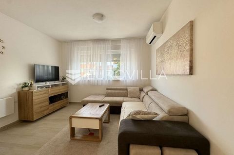 An apartment on the first floor of a new building is for sale in one of the most sought-after locations in the city of Pula. In its 59 m2 of living space, the entrance hall, spacious living room with kitchen and dining area, two bedrooms, and a bathr...