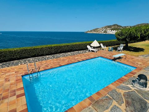 Frei stehendes Haus zum Verkauf in Port de la Selva Entdecken Sie Ihr neues Zuhause im charmanten Port de la Selva! Dieses wunderschöne Einfamilienhaus bietet Ihnen einen spektakulären Blick auf das Meer und die Nähe zu den Stränden und ist damit der...