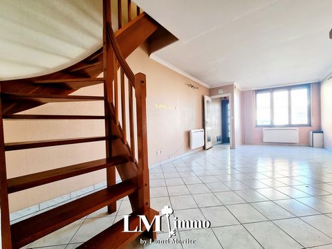 LM Immo vous propose cette charmante maison de ville idéalement située entre Croix et Roubaix, proche de toutes commodités et axes routiers. Parfaite pour un couple primo-accédant ou une petite famille, cette maison vous séduira par le grand volume d...