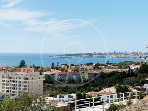 Jardins da Parede, a privileged location to build your dream villa! We present an unique plot of land with a breathtaking frontal view of the sea. Imagine waking up every day to the sea breeze and contemplating the beauty of the ocean from your own h...