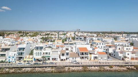 This stunning 3-bedroom home offers unrivalled panoramic views of the Ria Formosa and Cabanas Beach. Just a short stroll from the pier with direct access to the beach, its the ideal spot for a holiday getaway or for those seeking to make Cabanas de T...