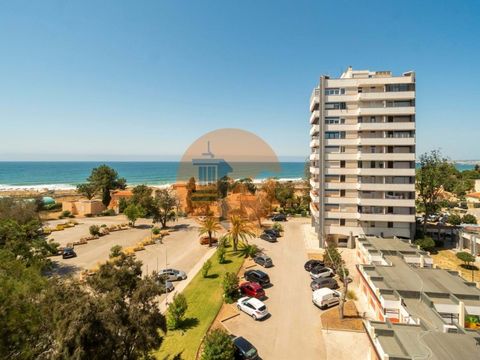 Studio Apartment with 9.15m² Terrace, Just 2 Minutes from Alvor Beach This comfortable studio, located on the 6th floor of the prestigious Alvor Atlântico building, offers an exceptional location just a 2-minute walk from the stunning Alvor Beach. Th...