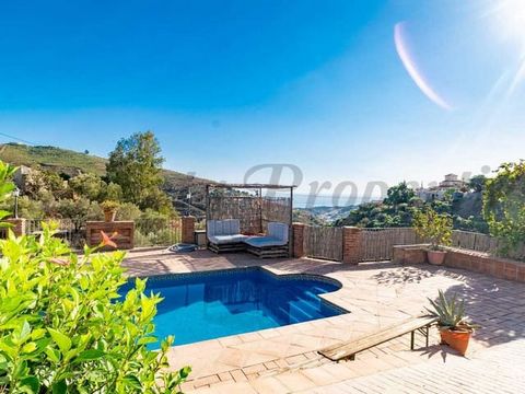 Set on a generous plot of 3,120 m² in the picturesque Torrox countryside, this charming 213 m² country house combines modern comfort with rustic charm. Upon arrival, it is accessed via a concrete driveway which offers a practical and orderly access. ...