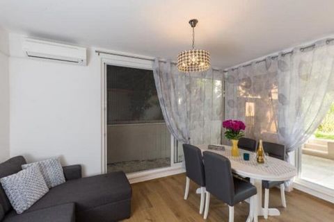 Apartment Hitri is ideally situated as it is just outside The City Walls and stone's throw away from everything Dubrovnik has to offer. The property offers air-conditioned accommodation with beautiful furnished terrace and garden view. Free WiFi is p...