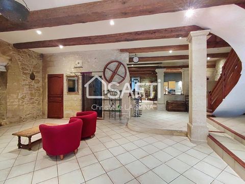 Découvrez cette magnifique maison de 223 m², idéalement située dans la paisible commune de Saint-Bonnet-du-Gard à 25min de Nîmes et Uzès. Parfaitement conçue pour les familles recherchant confort et tranquillité, cette propriété offre un cadre de vie...