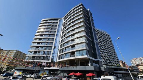 Appartementen in een Complex met een Zwembad in de buurt van het Financiële Centrum De investering appartementen zijn gelegen in Umraniye, die behoort tot de Anatolische kant van Istanbul. Het is de nieuwe woonwijk dankzij stedelijke herstelprojecten...