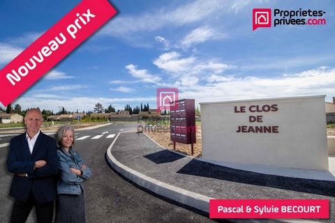 Pascal BECOURT vous propose à la vente ce terrain plat constructible de plus de 644m2. A l'entrée du village d'Aubignan, en campagne, un terrain à bâtir d'une surface de 644m², viabilisé. Eau du canal de Carpentras. Quartier résidentiel et dans un se...