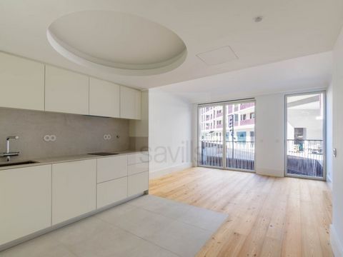 Excellent one-bedroom apartment in the Bonjardim development, with a very large area and parking space, in the heart of downtown Porto, in one of the city's most traditional areas, just a few metres from the Bolhão Market. With a modern layout, the f...