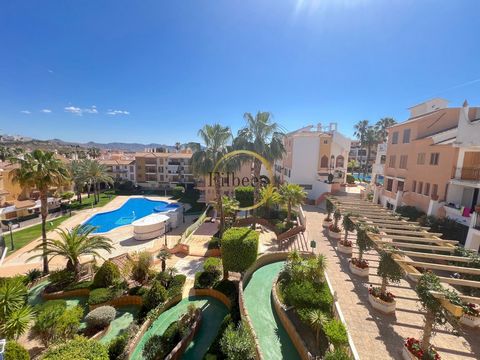 En venta se encuentra un encantador apartamento ubicado en la planta superior de un complejo cerrado en la vibrante zona de Puerto de Mazarrón. Esta propiedad de reventa cuenta con dos dormitorios dobles, dos terrazas y un baño bien equipado. El apar...