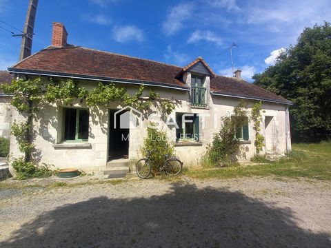 Corps de ferme dans un havre de paix, sans voisins, entouré uniquement de nature. Maison à finir de rénover, avec une grande pièce de vie, 4 chambres, et une chaudière à pellets neuve. Plusieurs dépendances pour laisser libre cours à votre...