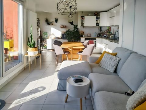 DIJON CASTEL APPARTEMENT T3 AU DERNIER ETAGE AVEC GRANDE TERRASSE