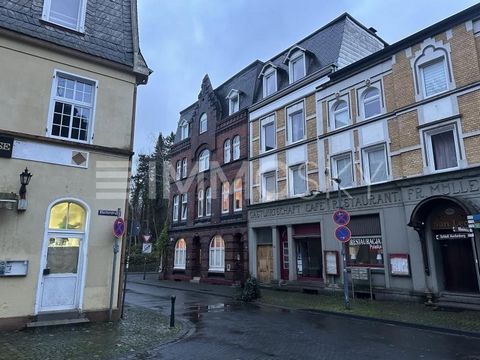 +++ Begrijp alsjeblieft dat we alleen vragen beantwoorden met VOLLEDIGE persoonlijke informatie (volledig adres, telefoonnummer en e-mail)+++ Aan de rand van de geklasseerde oude binnenstad van Velbert-Neviges Dit geklasseerde, volledig verhuurde woo...