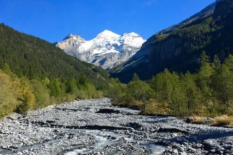 This serene holiday home in Kandergrund has a living bedroom with a double bed where 2 people can stay comfortably. It is ideal for a small family or couple and offers electric heating and terrace to relax. Ski lovers can have all fun at the nearby A...
