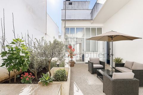INTERNATIONAL Acor Immobilier vous propose en exclusivité cette maison de charme en duplex de 4.5 pièces, d'une superficie de 113 m², située à Castrignano del Capo, dans la région du Salento, au sud des Pouilles. Accès aux plages L'emplacement est id...