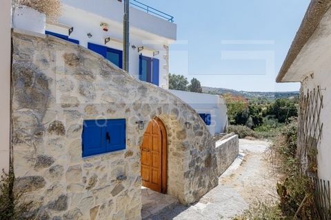 Authentieke charme ontmoet modern comfort in een gerenoveerd Kretenzisch huis Mesi Village Welkom in uw droomverblijf in het hart van Kreta. Dit prachtig gerestaureerde traditionele huis ligt in het rustige dorpje Mesi, op slechts 11 km ten oosten va...